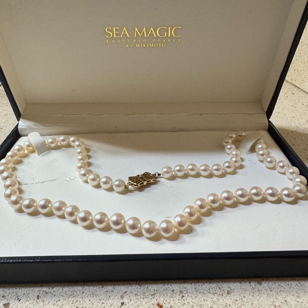 Mikimoto Cream Pearl Necklace with Gold Clasp - Picture 5 of 5